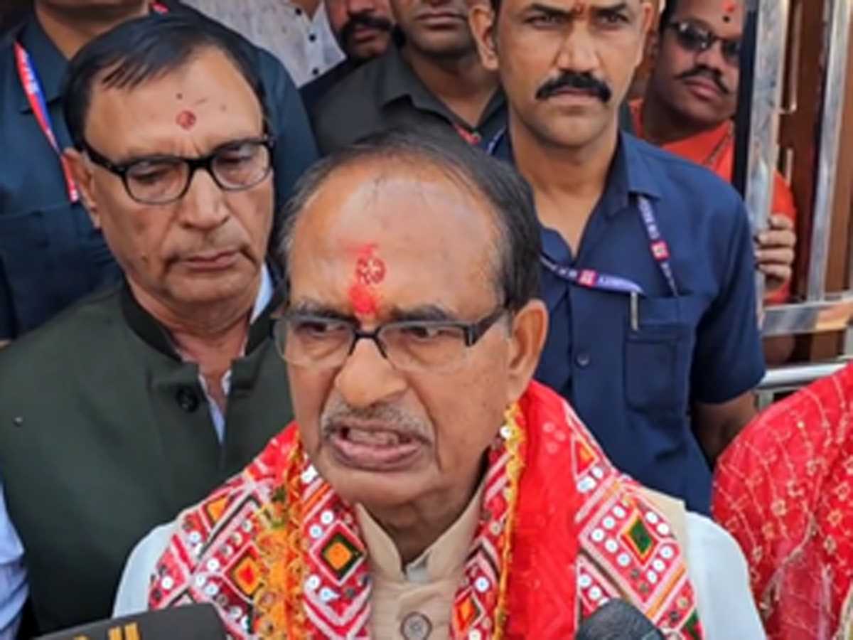 मध्य प्रदेश चुनाव : शिवराज ने नामांकन भरा और प्रदेश के लिए भाजपा को जरूरी बताया